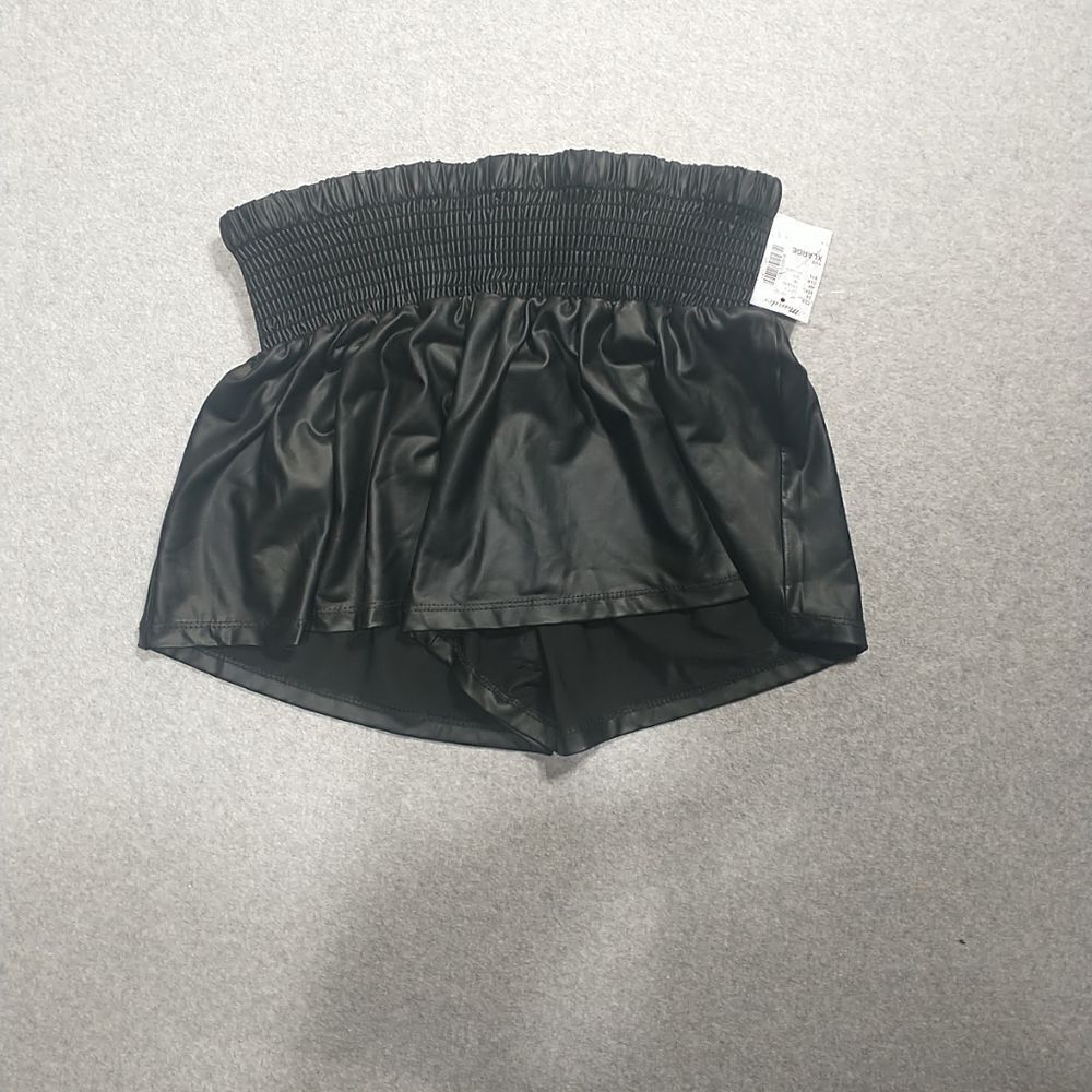 Women Black Wet Look High Waisted Party Shorts New SZ XL. Condition is New